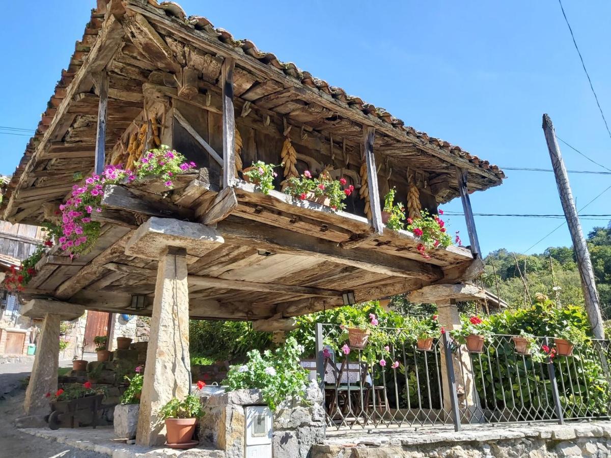 El Colladin Guest House Llerices Exterior foto