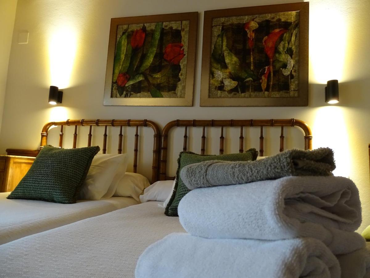 El Colladin Guest House Llerices Exterior foto