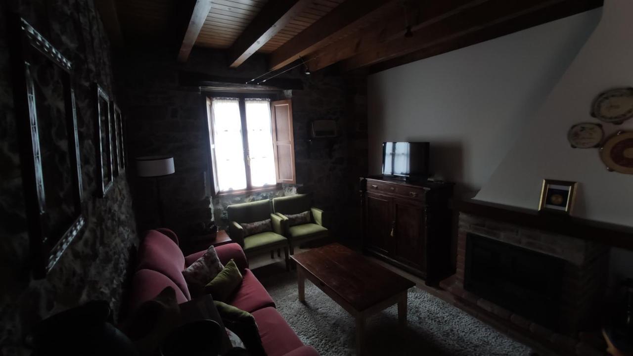 El Colladin Guest House Llerices Exterior foto