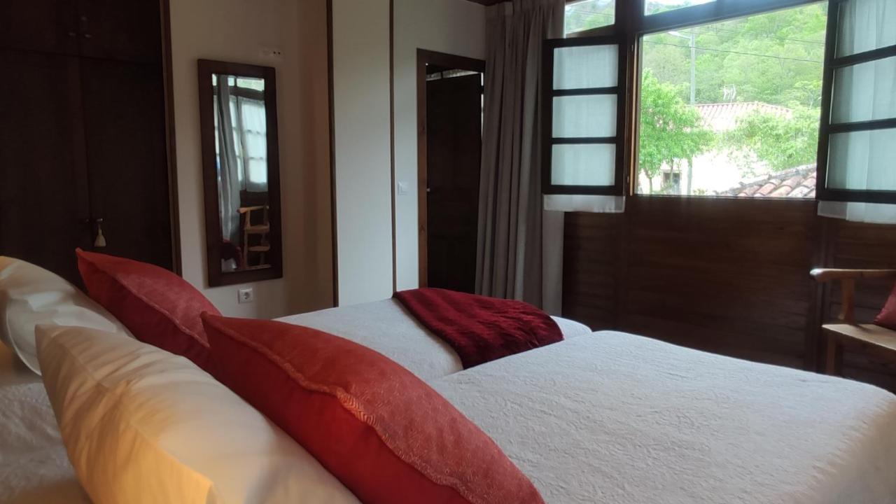 El Colladin Guest House Llerices Exterior foto