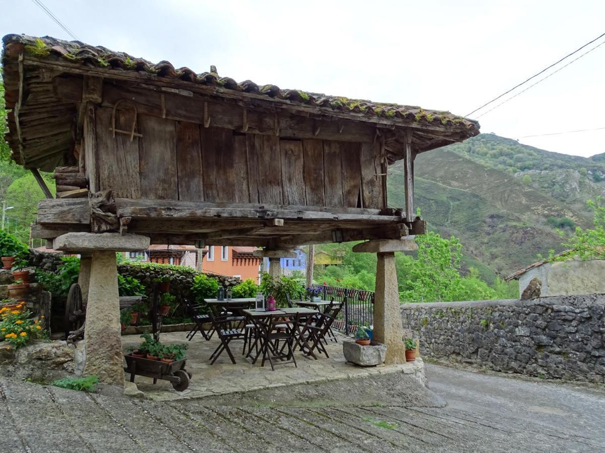 El Colladin Guest House Llerices Exterior foto