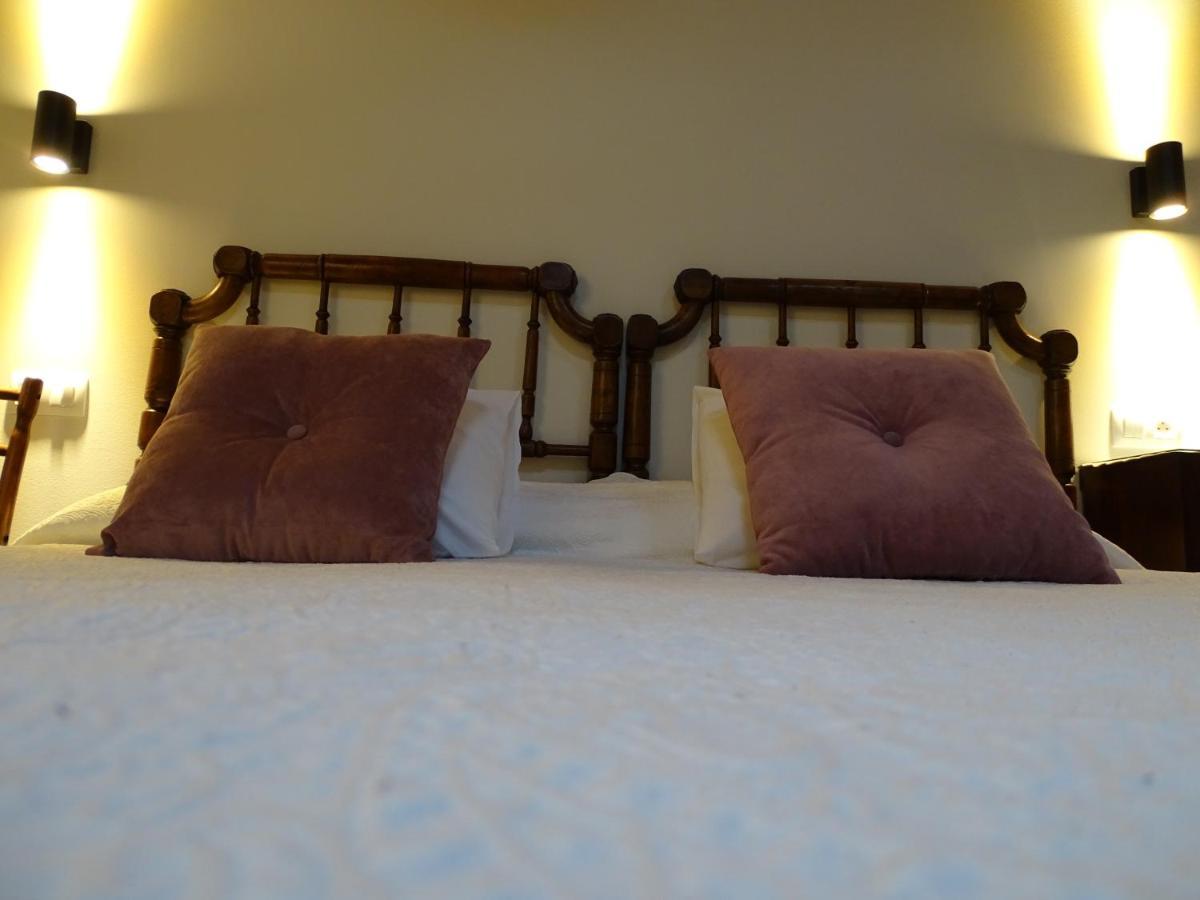 El Colladin Guest House Llerices Exterior foto