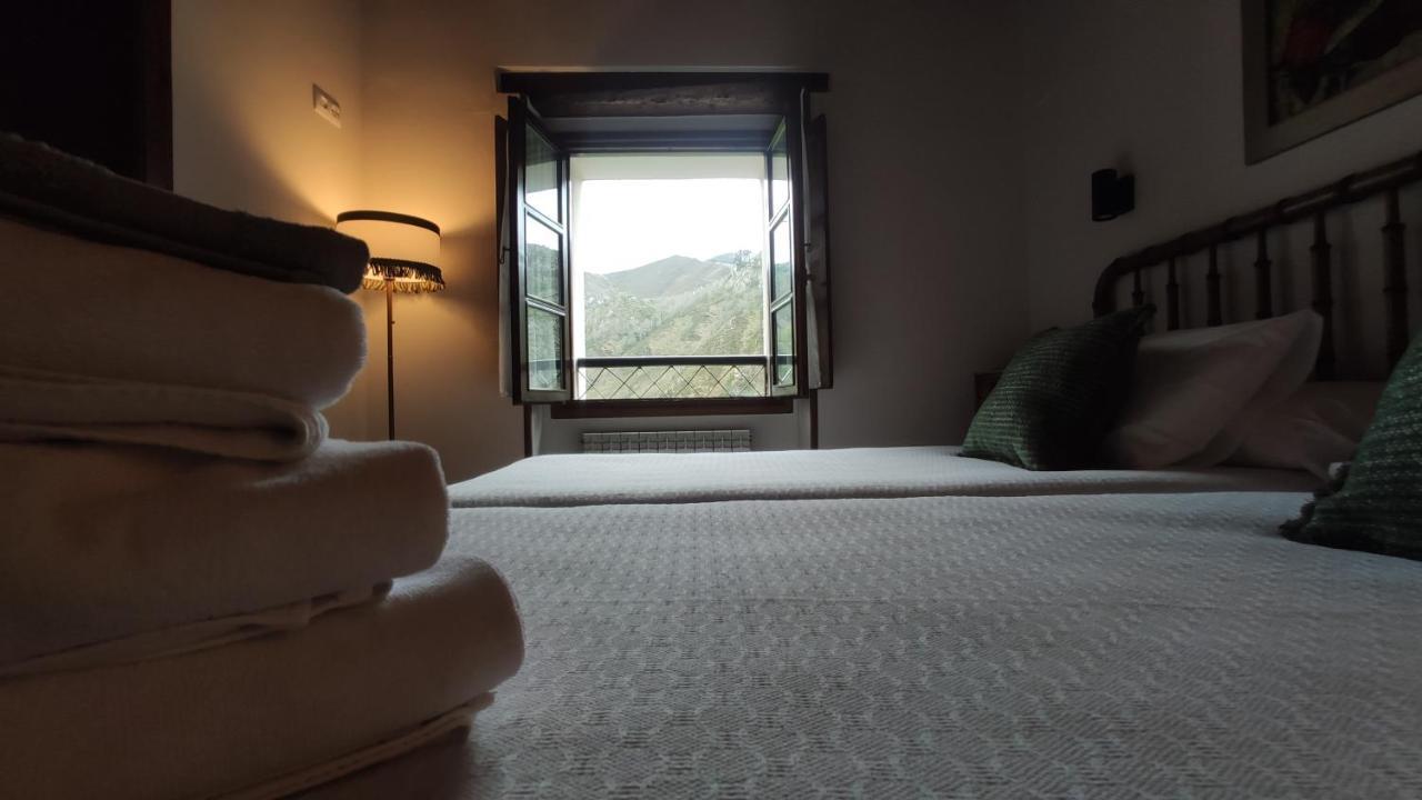 El Colladin Guest House Llerices Exterior foto