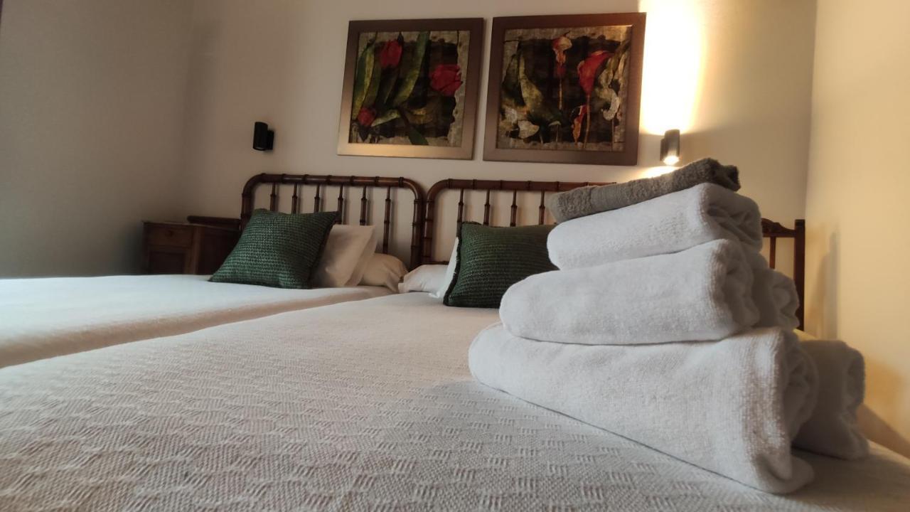 El Colladin Guest House Llerices Exterior foto