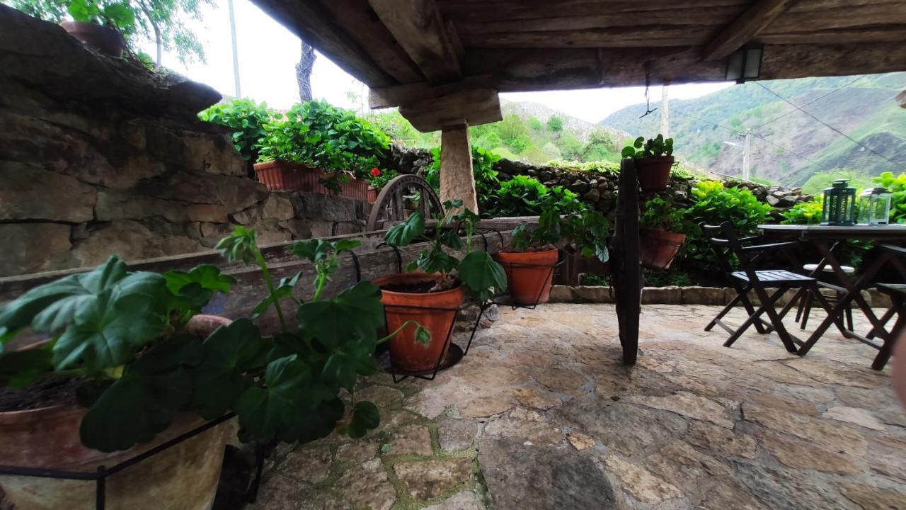 El Colladin Guest House Llerices Exterior foto
