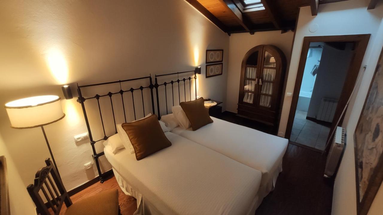 El Colladin Guest House Llerices Exterior foto