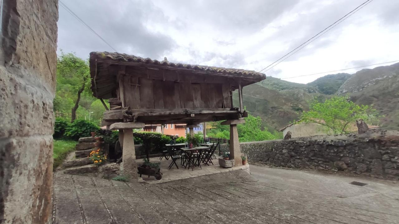 El Colladin Guest House Llerices Exterior foto